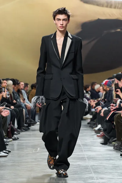 Look 64